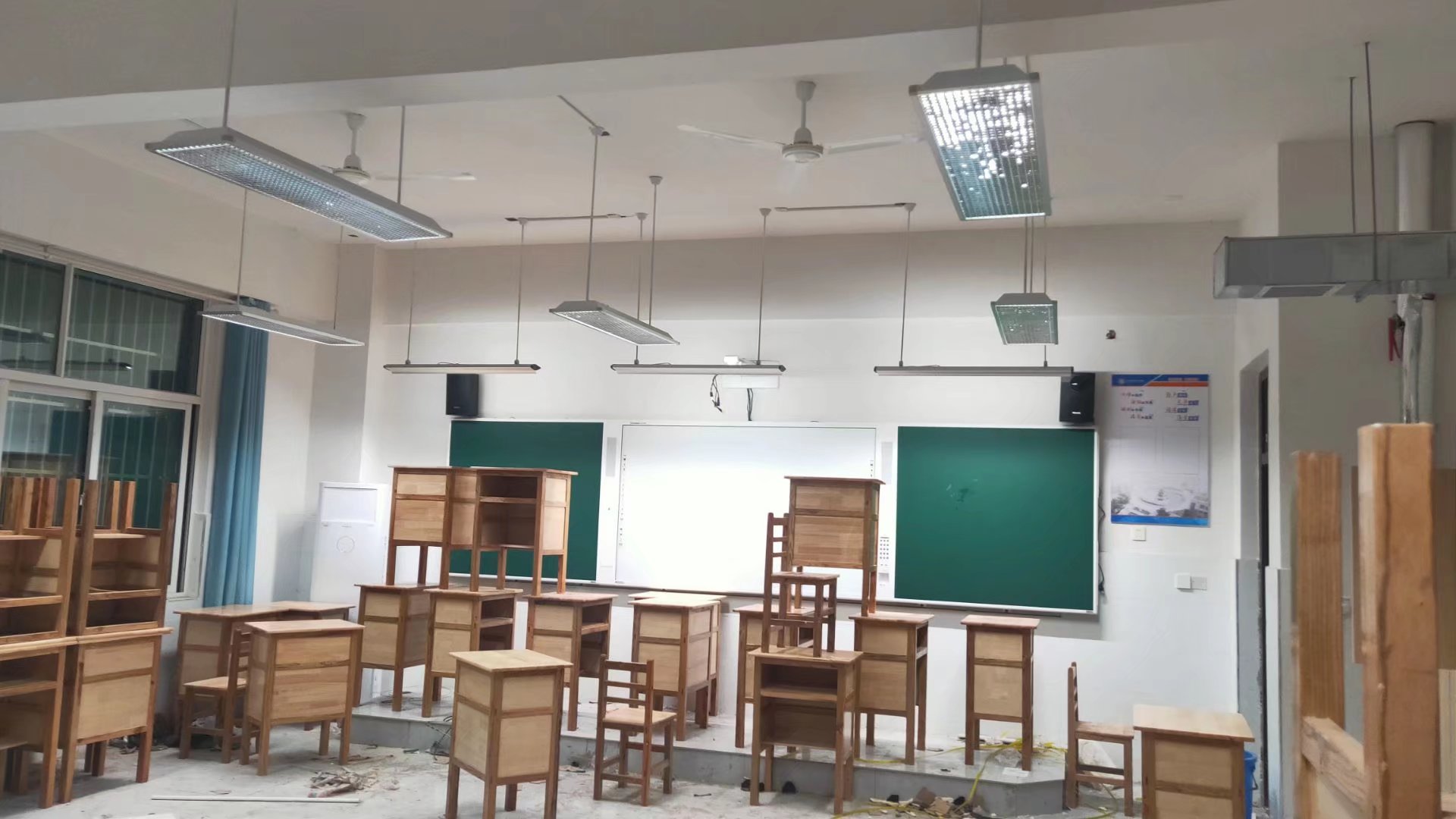 符合國家標(biāo)準(zhǔn)又護(hù)眼的教室照明，有效呵護(hù)學(xué)生的視力健康