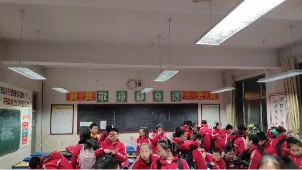 用健康之光守護(hù)成長(zhǎng)，教室照明改造達(dá)標(biāo)計(jì)劃如火如荼進(jìn)行~