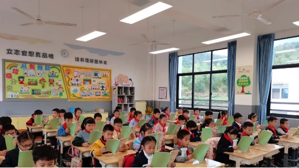 讓每一個教室都閃耀智慧之光——維格教育照明黑板燈