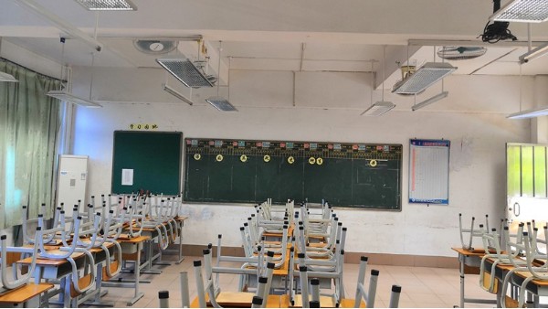 學(xué)校要提供教室優(yōu)質(zhì)照明光環(huán)境，才能有效呵護(hù)學(xué)生的視力健康