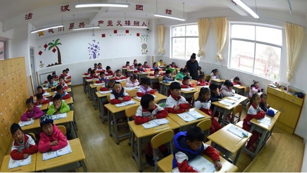 用護(hù)眼燈光緩解視覺(jué)疲勞，華輝教育照明打造教室優(yōu)質(zhì)照明光環(huán)境