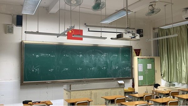 近視無(wú)法治愈！教室照明不達(dá)標(biāo)是導(dǎo)致近視的重要原因