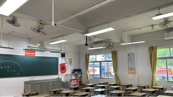 為了保護(hù)學(xué)生的視力，教室推薦換成華輝護(hù)眼教室燈具