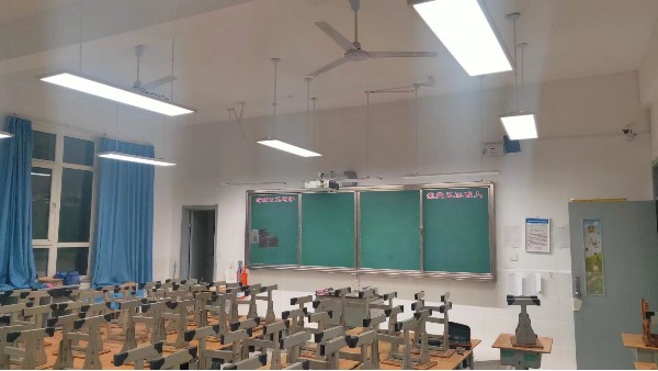 國家規(guī)定學(xué)校教室照明條件應(yīng)達到什么樣的標準？