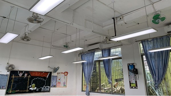 教室照明要100%符合國家標(biāo)準(zhǔn)要求，推薦華輝教育照明護(hù)眼燈具