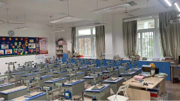 近視與照明環(huán)境有關(guān)｜什么樣的教室光源能有效防控近視？