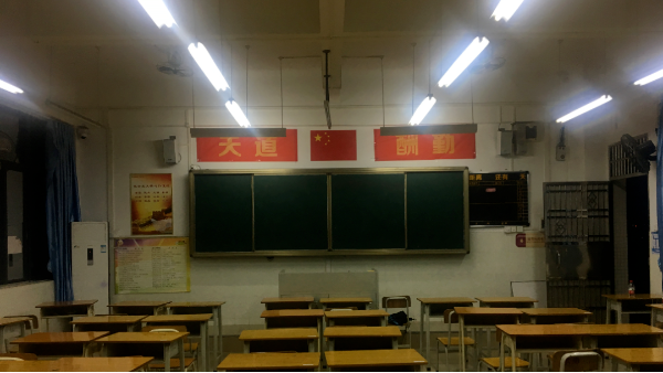 如何通過LED教室護(hù)眼燈具？做好青少年的近視防控